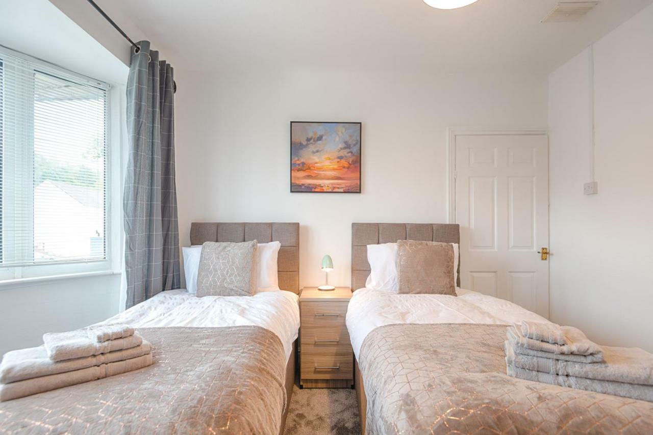 Holiday home Spacious House In Tv In Every Bedroom Swansea