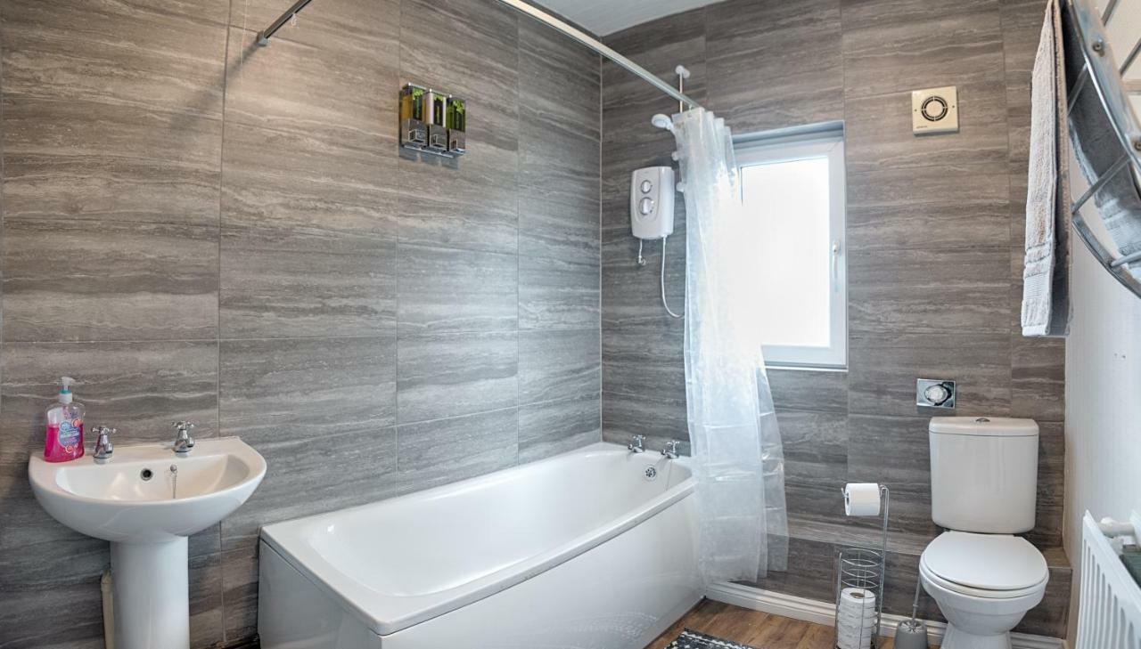 Holiday home Spacious House In Tv In Every Bedroom