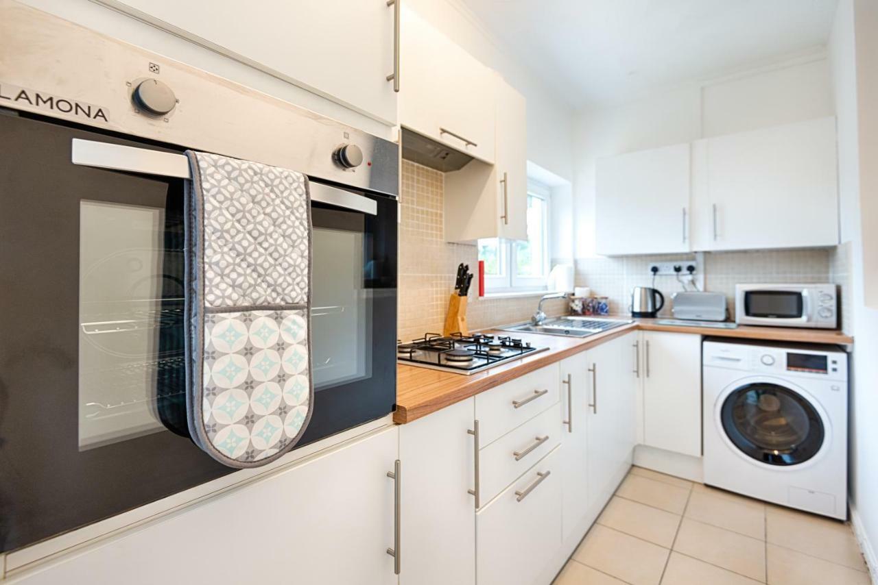 Spacious House In Tv In Every Bedroom Holiday home Swansea